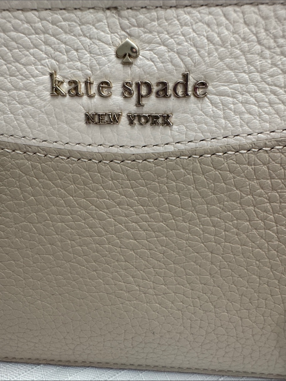 NWT Kate Spade two-tone beige pebble leather wristlet - Picture 4 of 5